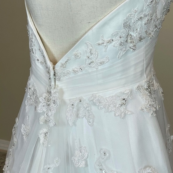 Wedding Dress Ivory Sweetheart Neckline Lace Beaded Size 10 - Picture 7 of 16